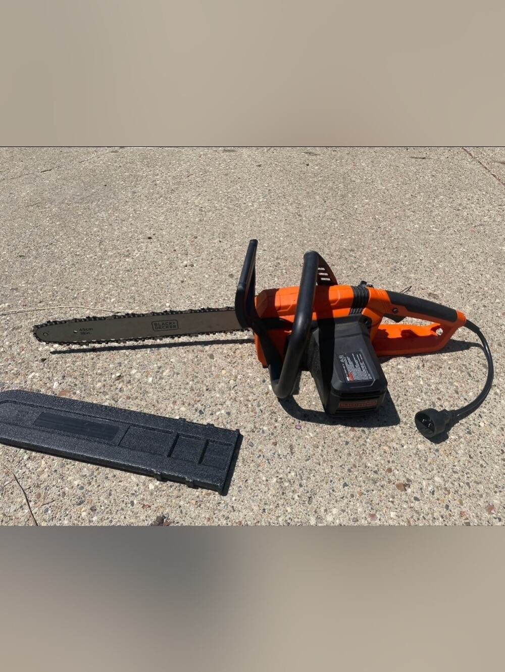 Black + Decker Corded Electric 18 in Chainsaw 15 Amp - Kinked Chain
